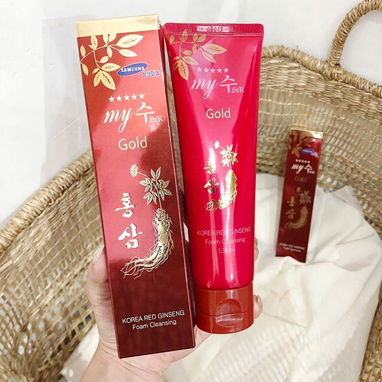 Sữa rửa mặt sâm đỏ Hàn Quốc.