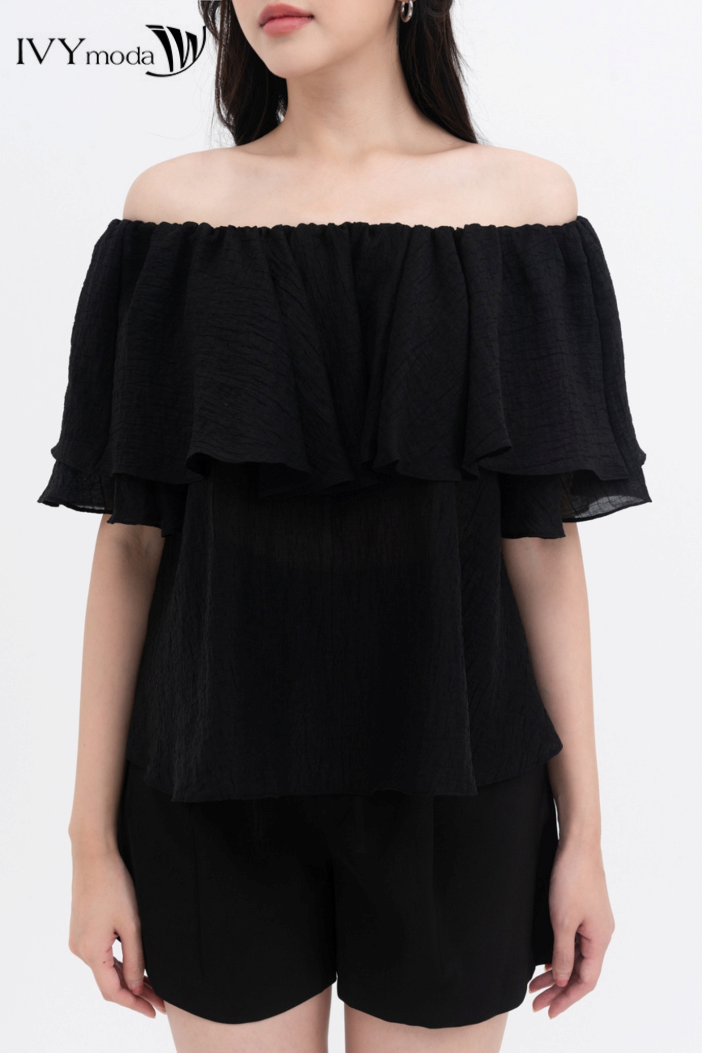 Áo lụa trễ vai dáng suông IVY moda MS 16M8245
