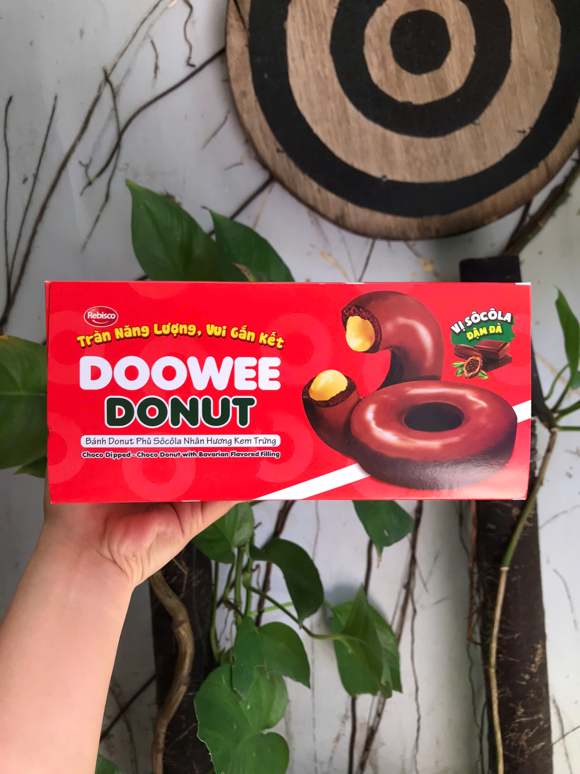 Bánh Doowee Donut Phủ Sôcôla Nhân Kem Trứng (Hộp 10 cái)