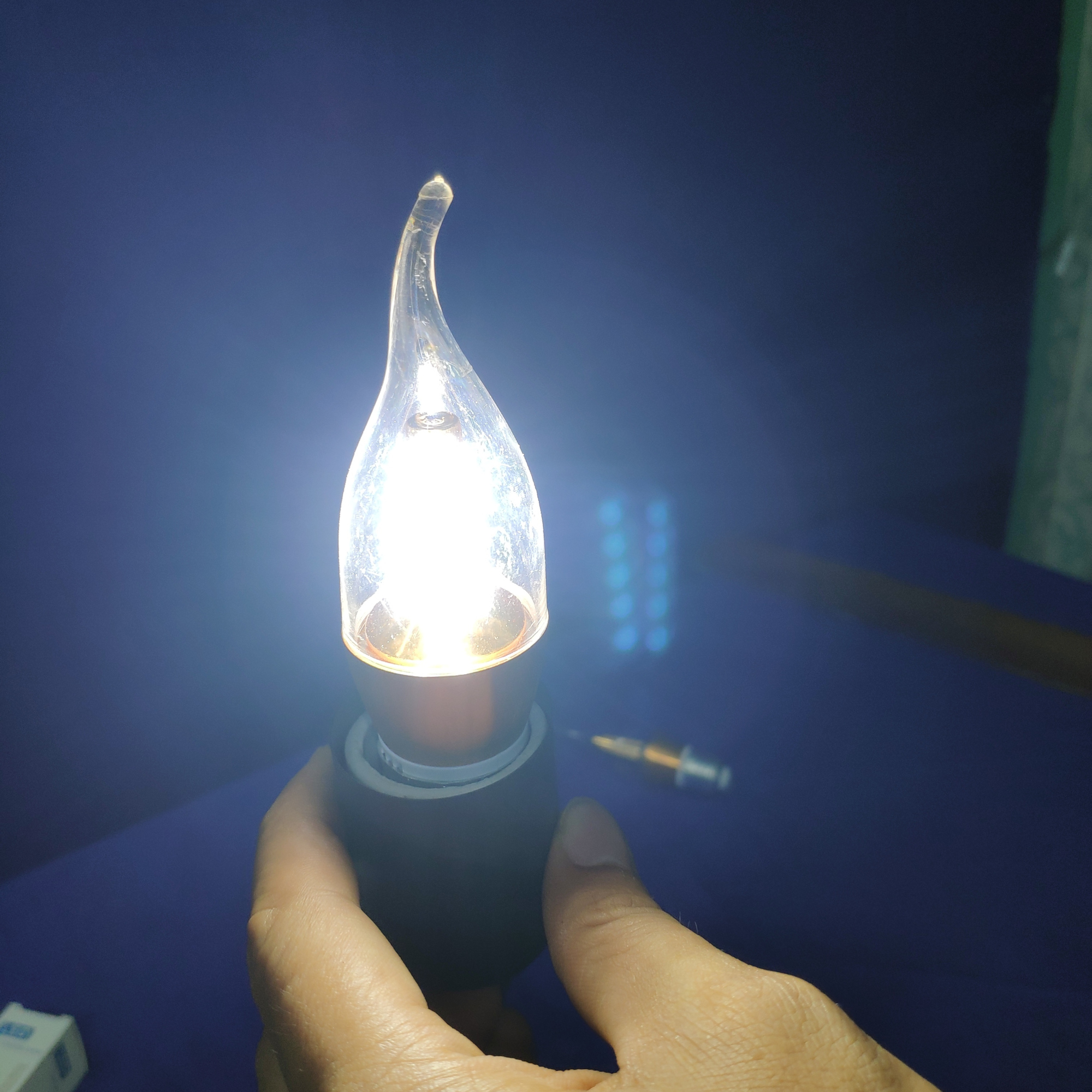 ĐÈN LED NẾN 5W ĐUI XOÁY E27 , E14  DÂN DỤNG TRANG TRÍ