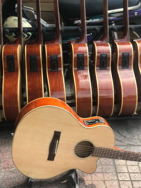 [HCM]Đàn guitar acoustic cho người mới học SV-02 bản có EQ SV-02CE âm thanh tự nhiên và chân thật có độ bền cao dễ dàng sử dụng 