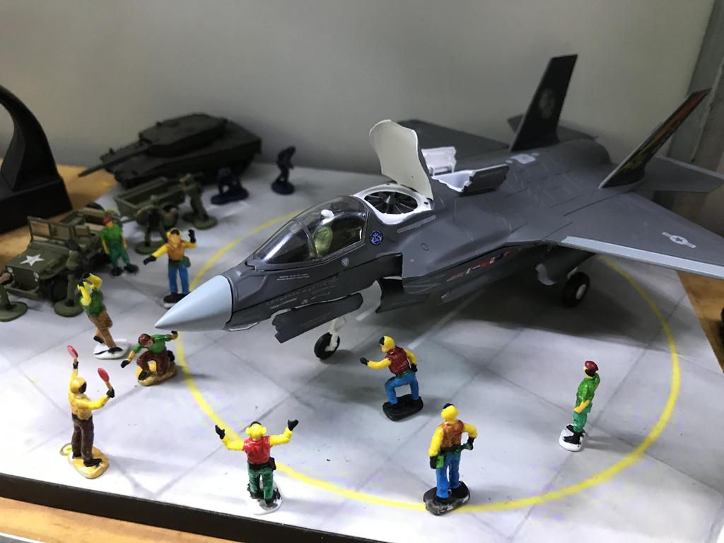 [HCM]MÔ HÌNH Nhân vật Phi đội sân bay mặt đất 1:72