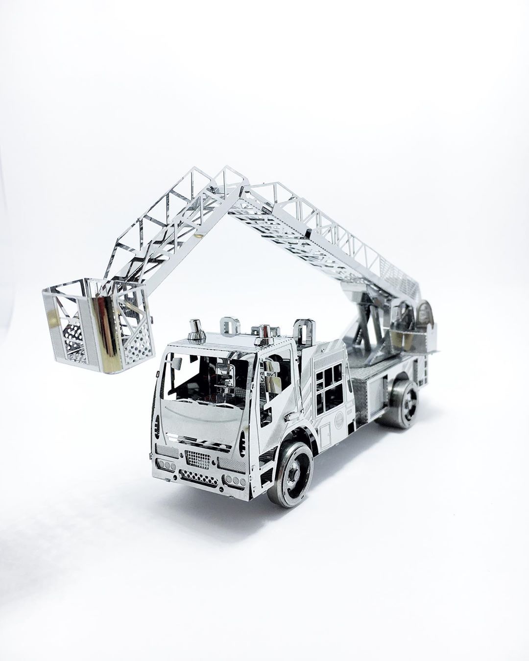 Mô hình 3D kim loại lắp ráp Xe Thang Chữa Cháy [ Chưa Lắp ]