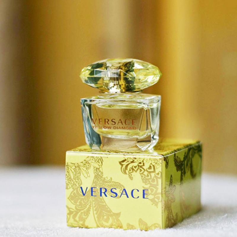 Nước hoa nữ V.E.R.S.A.C.E Yellow Diamond Eau De Toilette 5ml