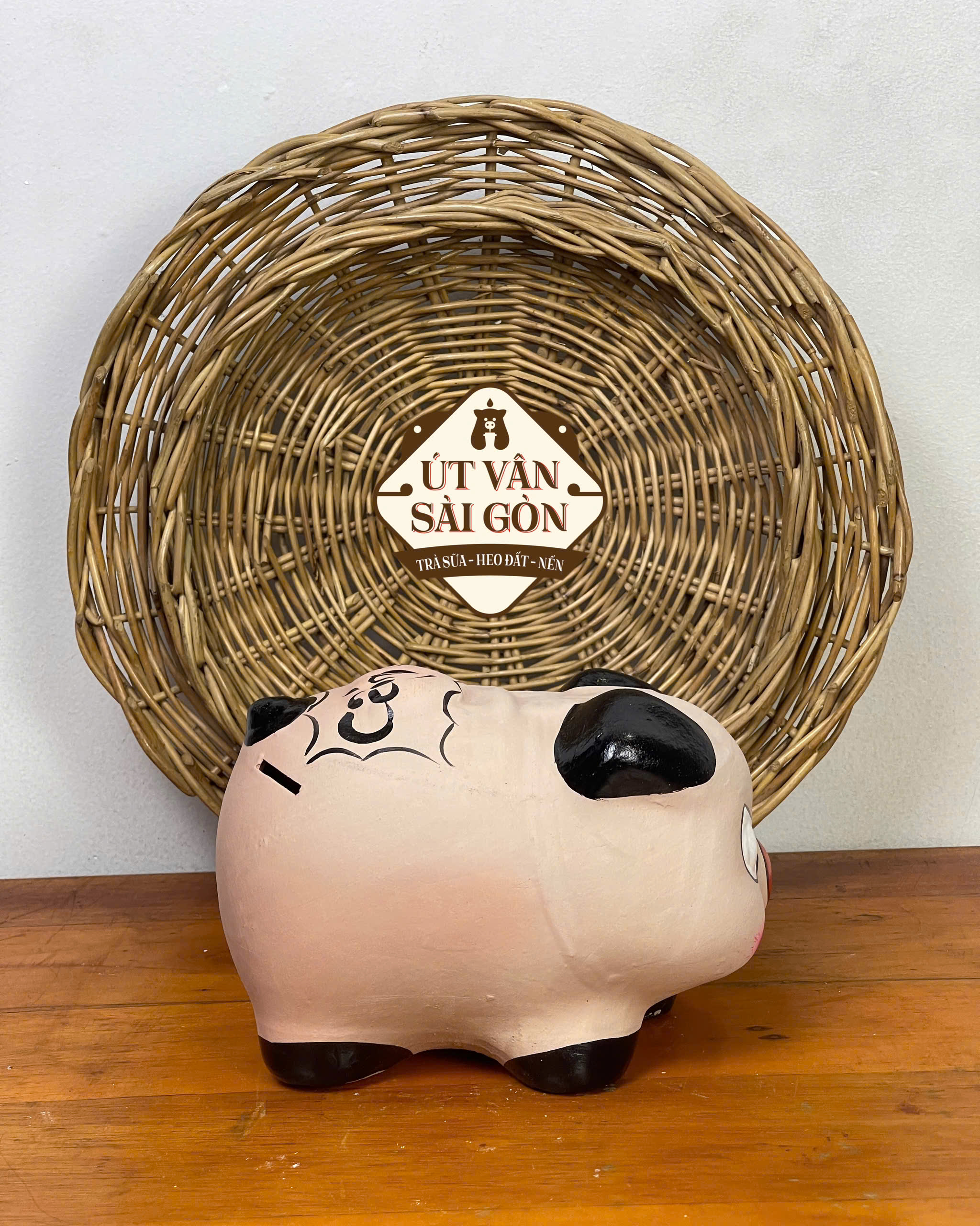 Heo đất tiết kiệm mộc " Cấm sờ " size M ( 18x10x13 )
