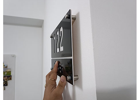 Bảng số nhà Mica . Bảng số nhà bắt ốc inox