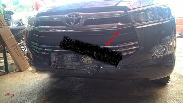 Ốp mặt calang dưới xe innova 2016, 2017 - tặng keo dán