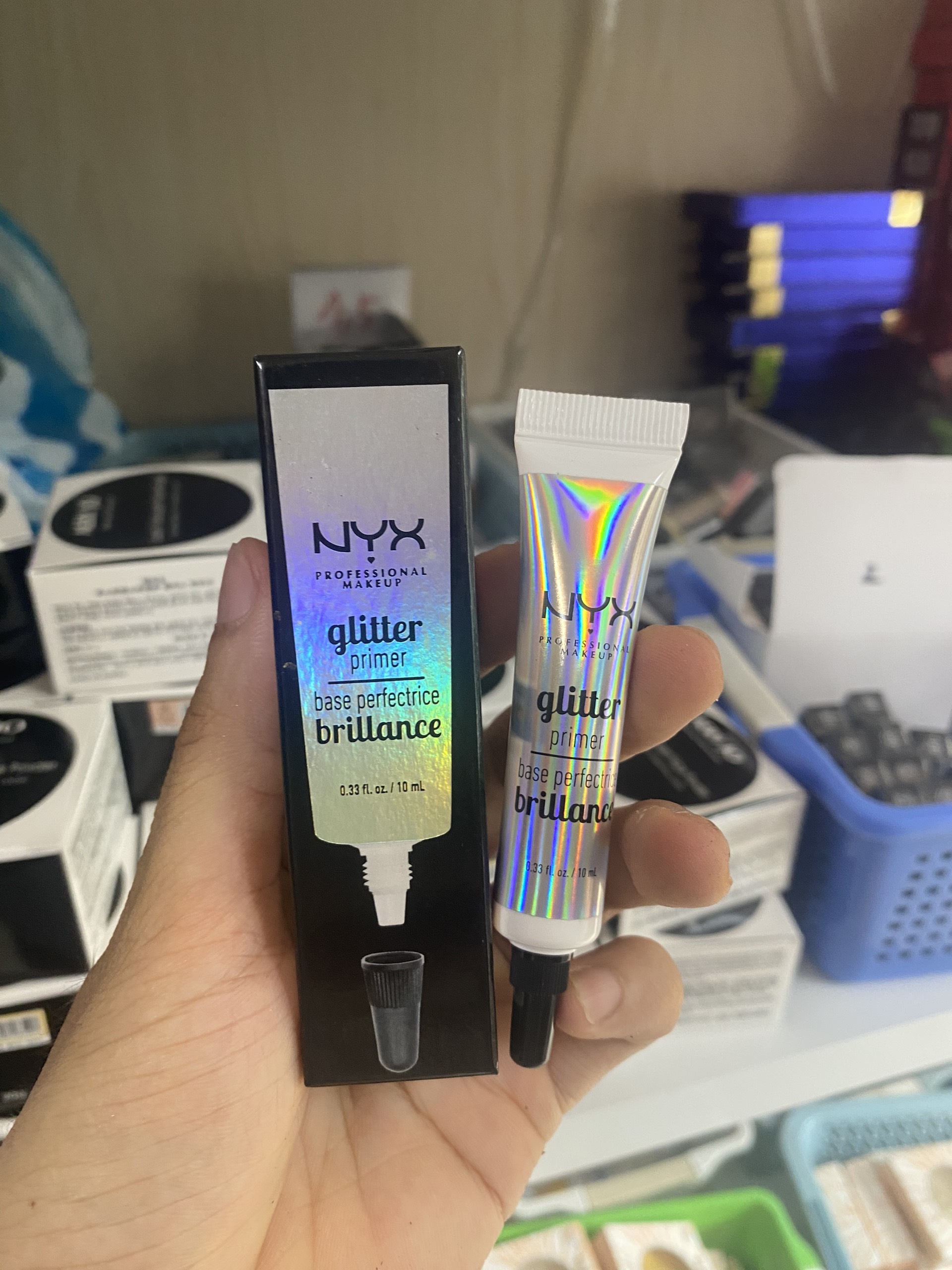 Kem lót nhũ mắt NYX Glitter Primer ( Giúp lớp nhũ bám vào da )