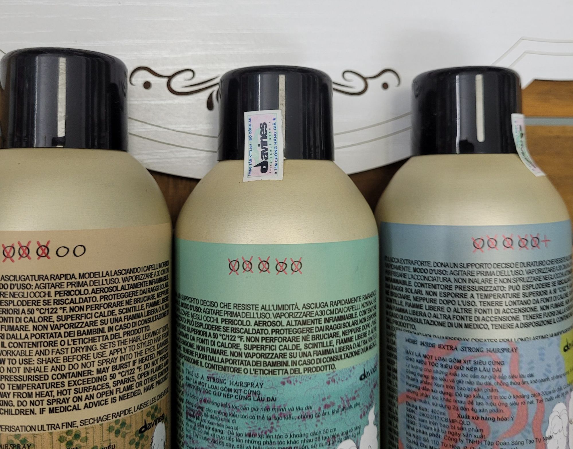 GÔM XỊT GIỮ NẾP TÓC DAVINES STRONG HAIRSPRAY 400ML