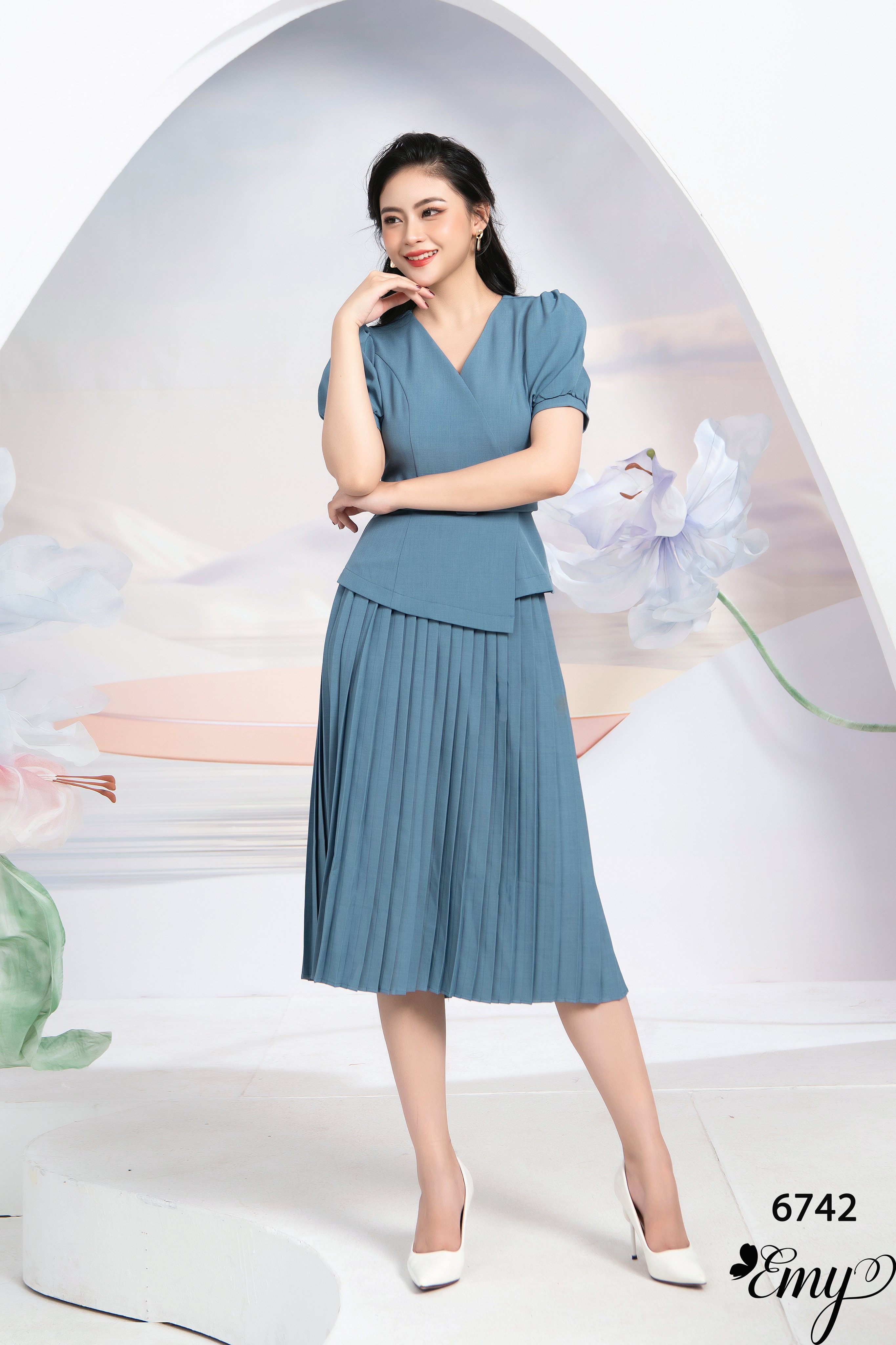 EMY EM6742 Set Váy Dập Ply Áo Rời