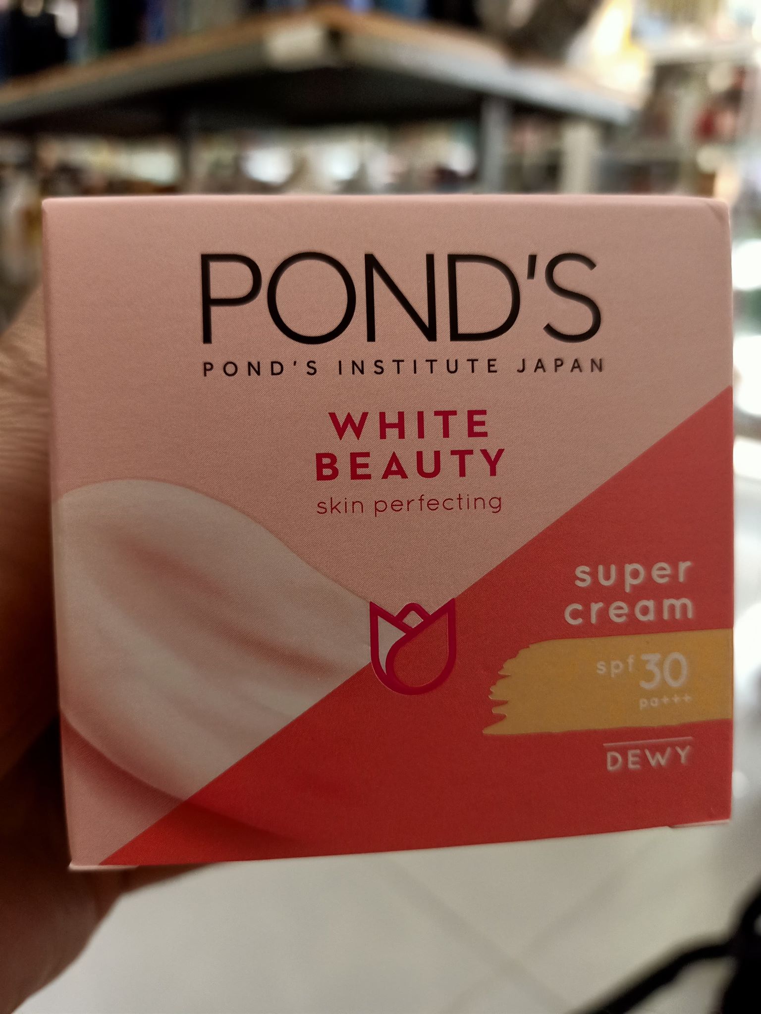 Kem Pond’s dưỡng da ban đêm