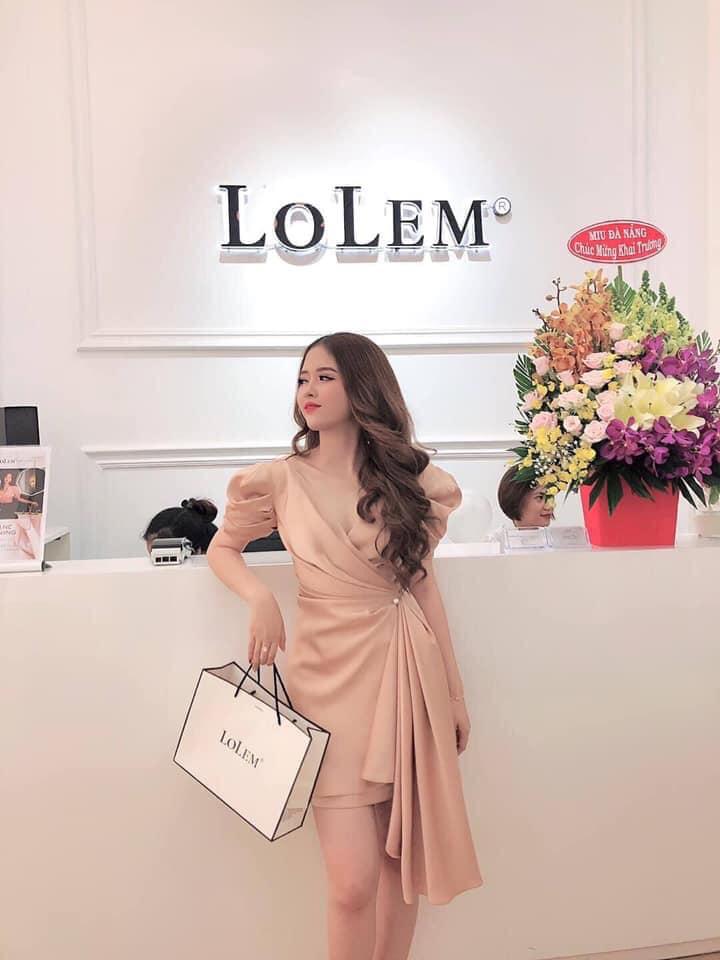 Đầm dự tiệc phi lụa cổ V lệch tà cài trâm ( kèm hình thật)