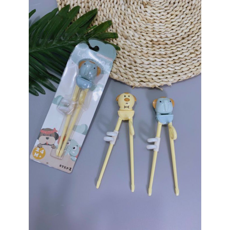 Đũa tập ăn xỏ ngón hoạt hình cho bé