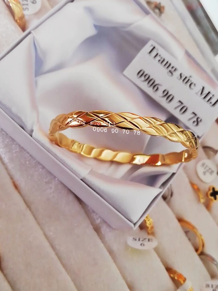 VÒNG TAY TITAN CHẠM KIỂU