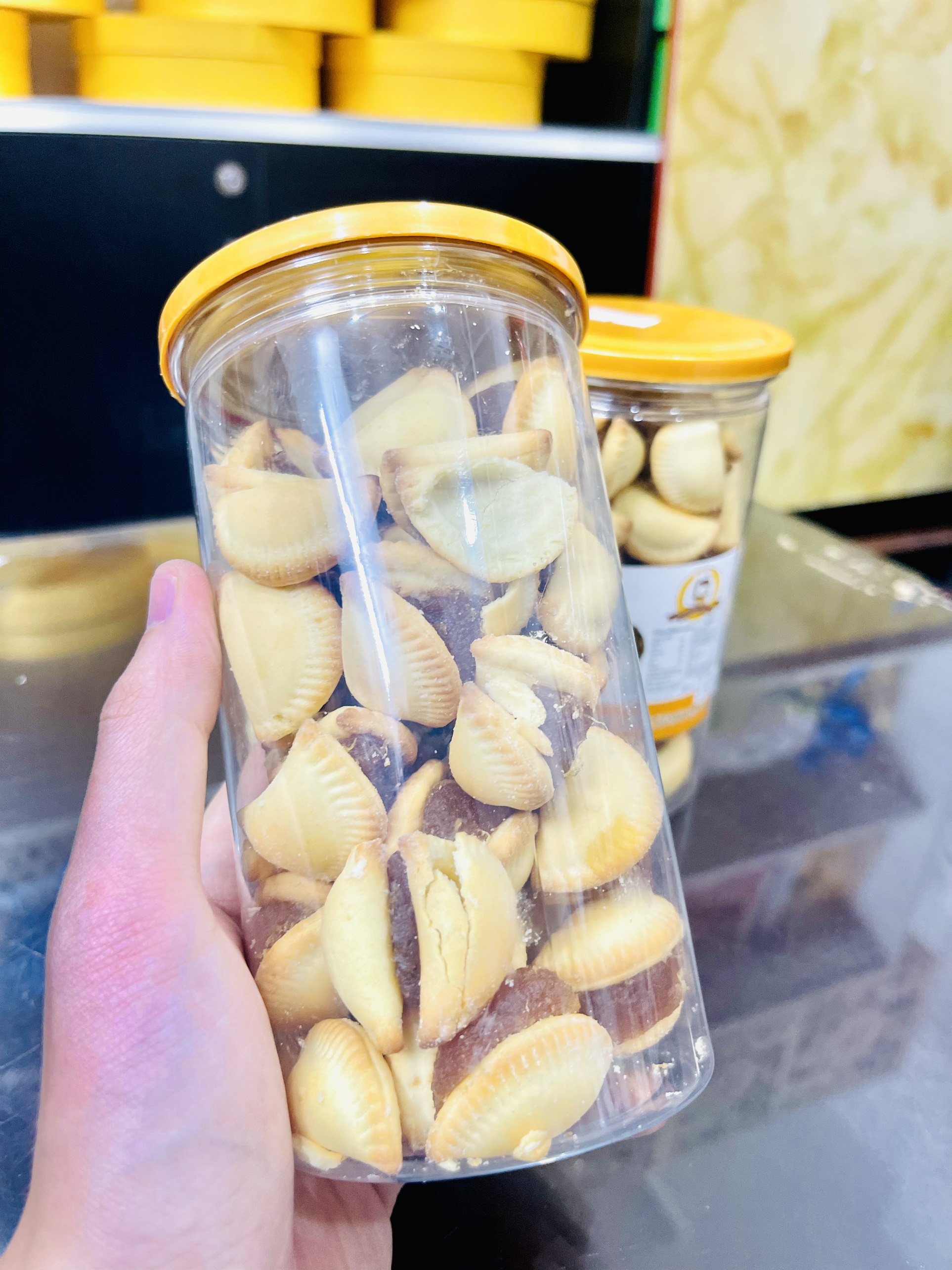 Bánh sò kẹp thơm thái lan chua ngọt