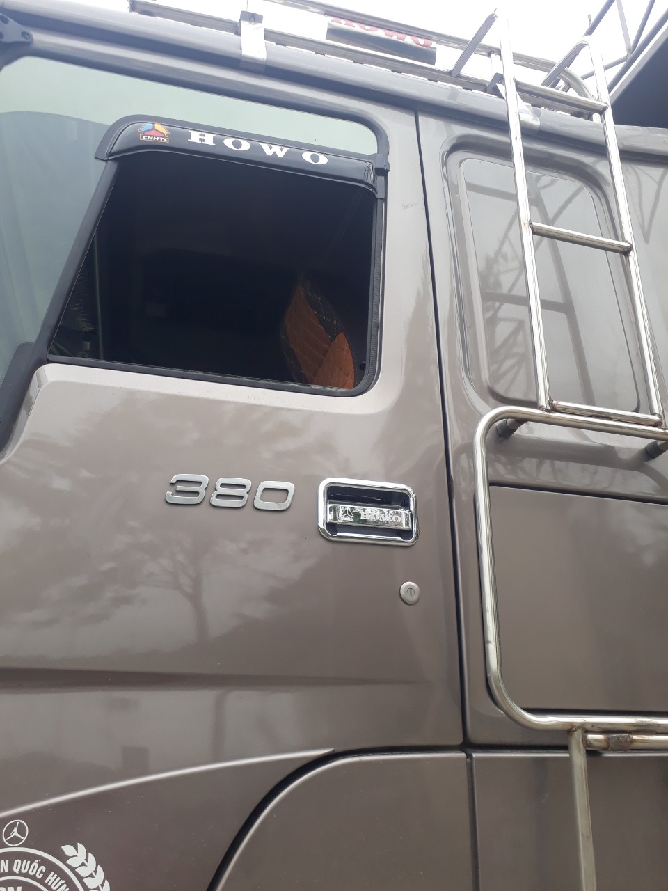 vè che mưa howo 371 380