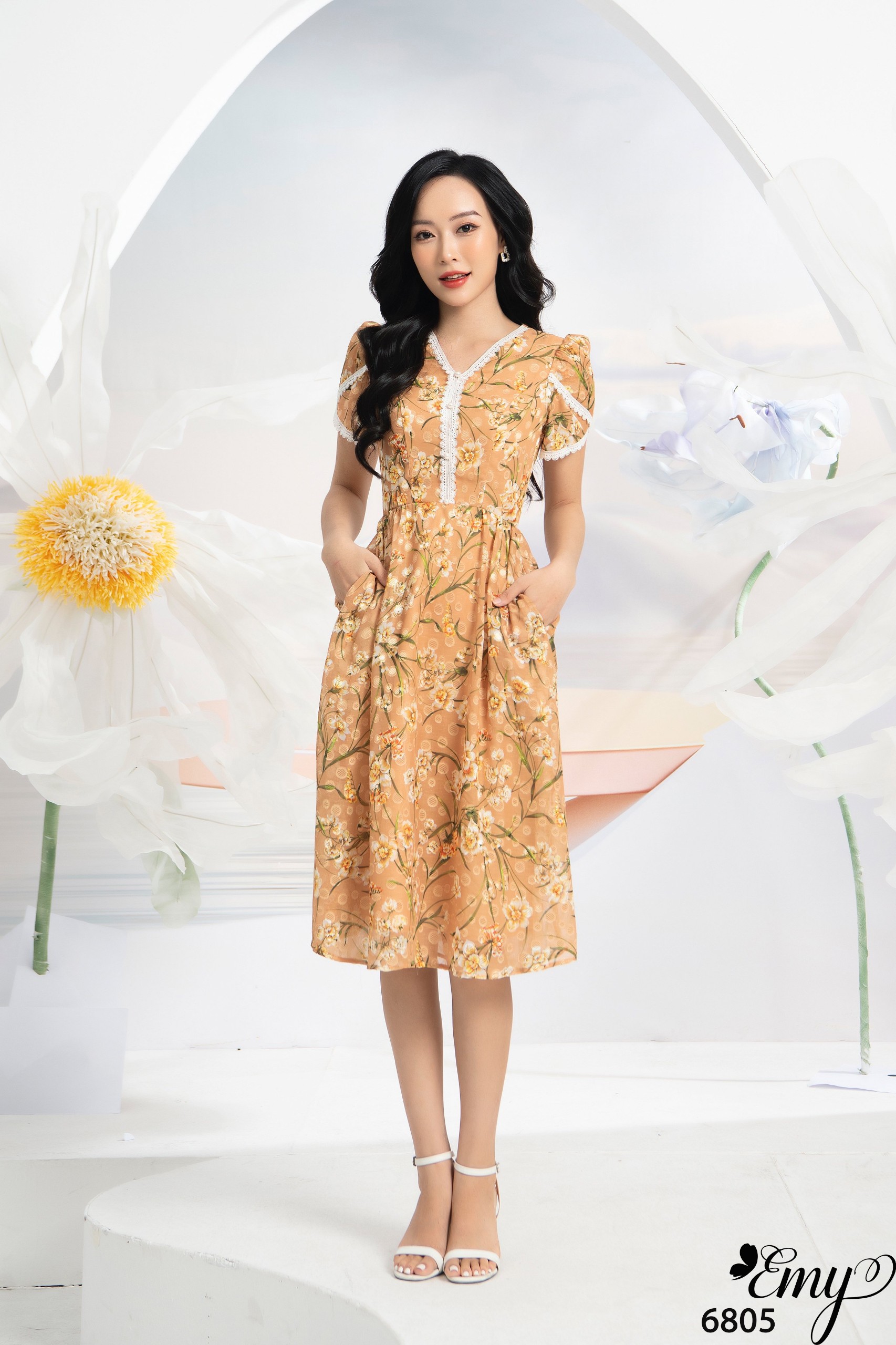 Đầm EMY EM6805 Xoè Cổ V Phối Ren