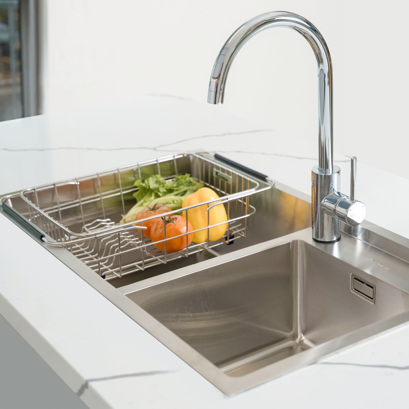Chậu rửa bát inox 2 hố Konox KN8248DO