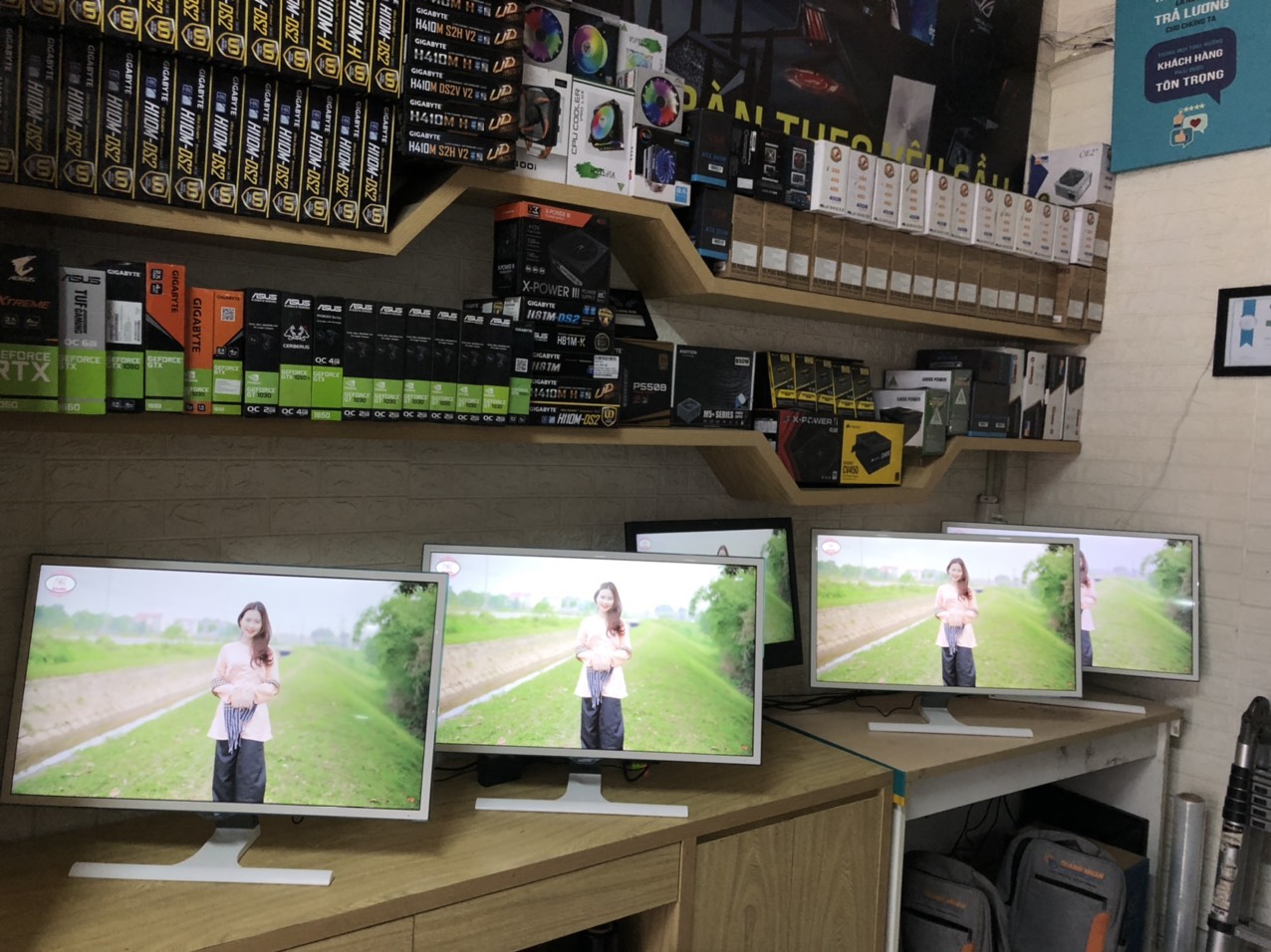 Màn hình Samsung S32E360 / 32 inch FullHD (1920 x 1080) / PLS - Trắng (Mới 99%)