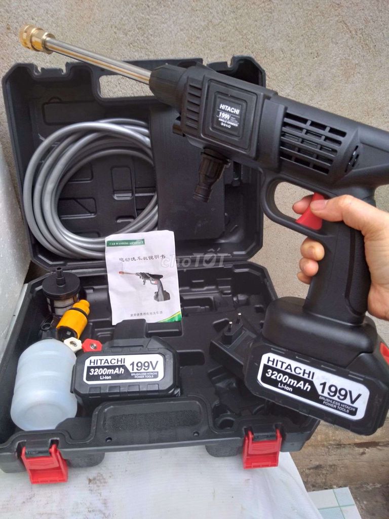 MÁY RỬA XE MINI HITACHI CẦM TAY PIN ÁP LỰC