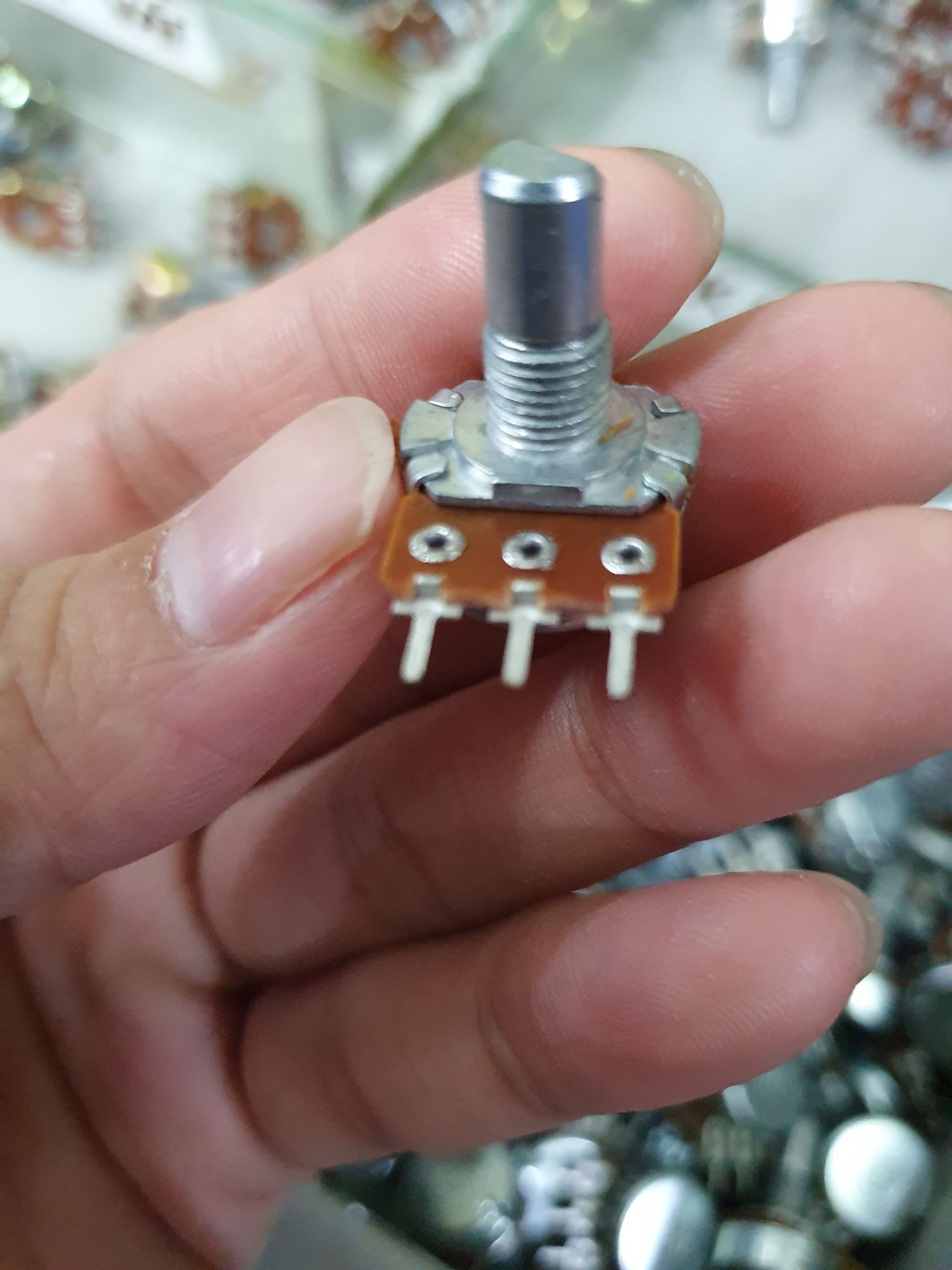 10 chiếc chiết áp 10k đơn vát zin