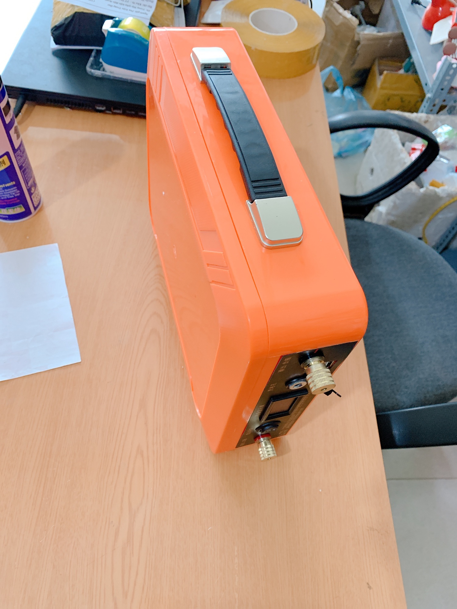 Hộp đựng pin có đèn led