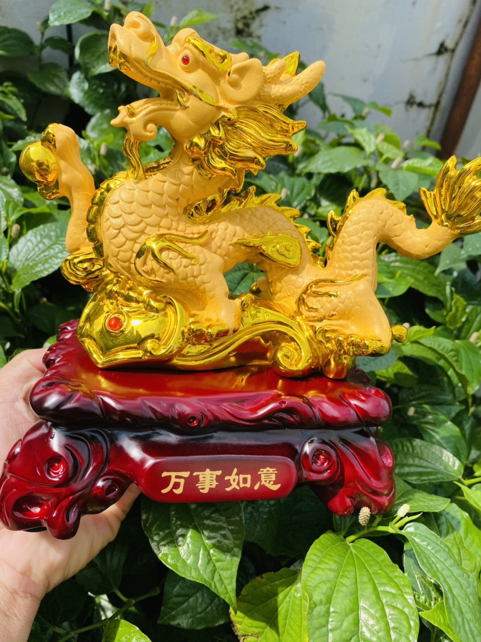 Tượng rồng vàng phong thủy may mắn