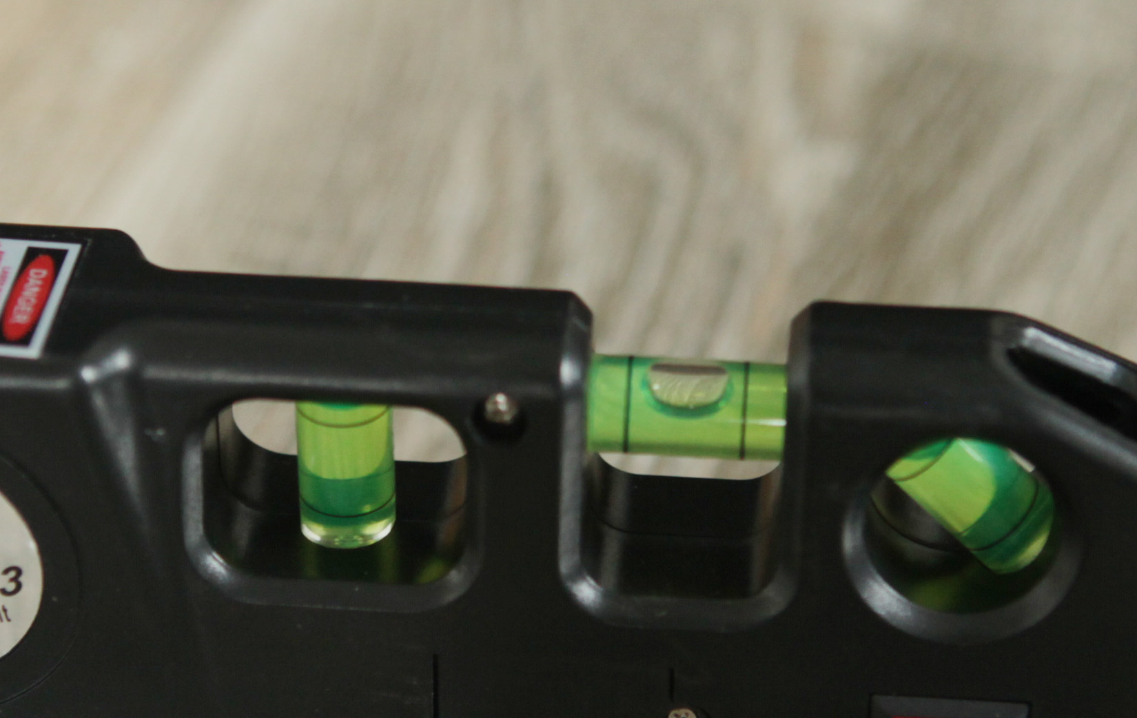 Máy đánh thăng bằng dùng laser (Laser level)