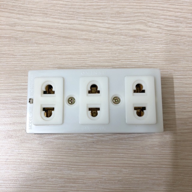[HCM]Ổ cắm 3 cửa K28