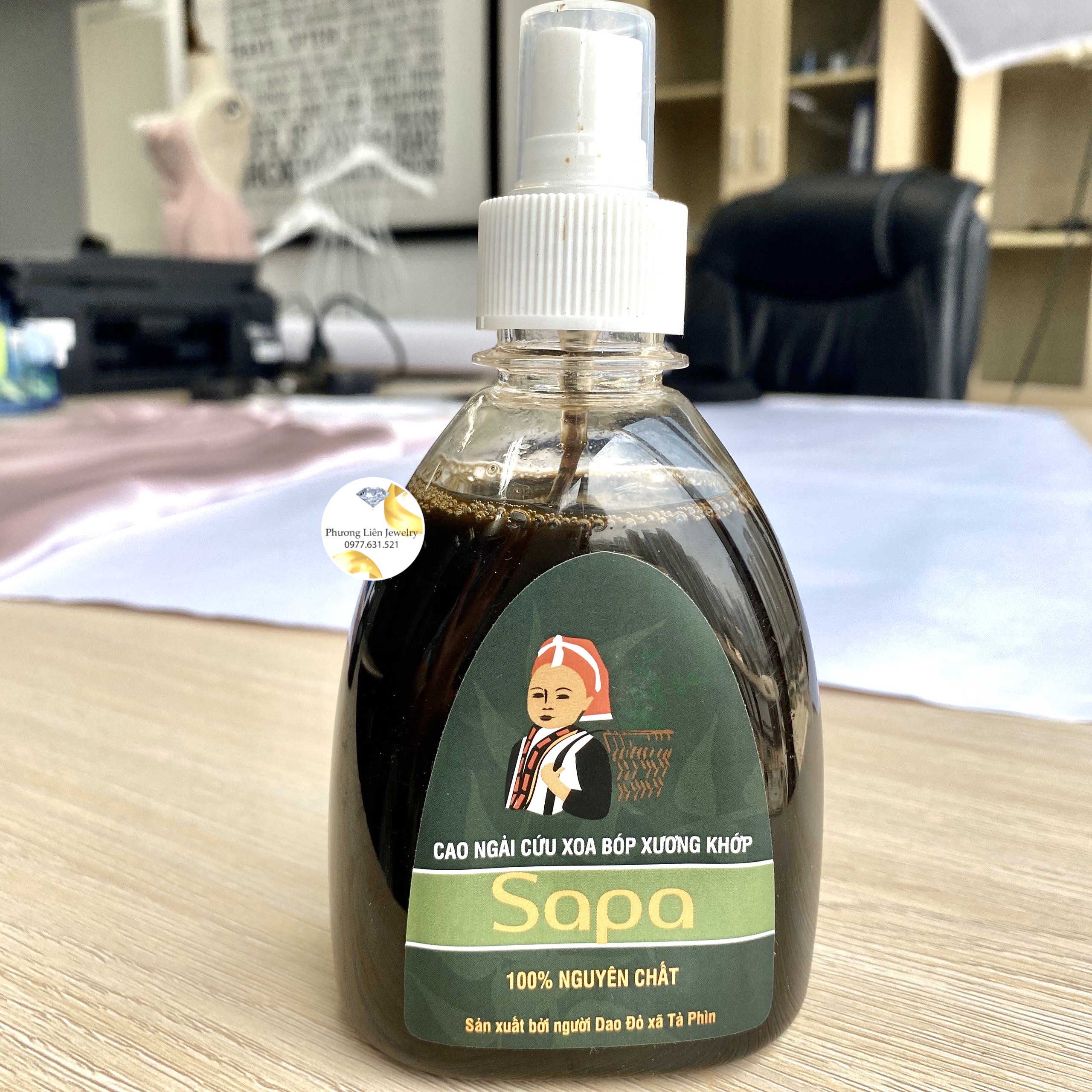 Cao ngải cứu xoa bóp xương khớp dạng chai xịt  300ml