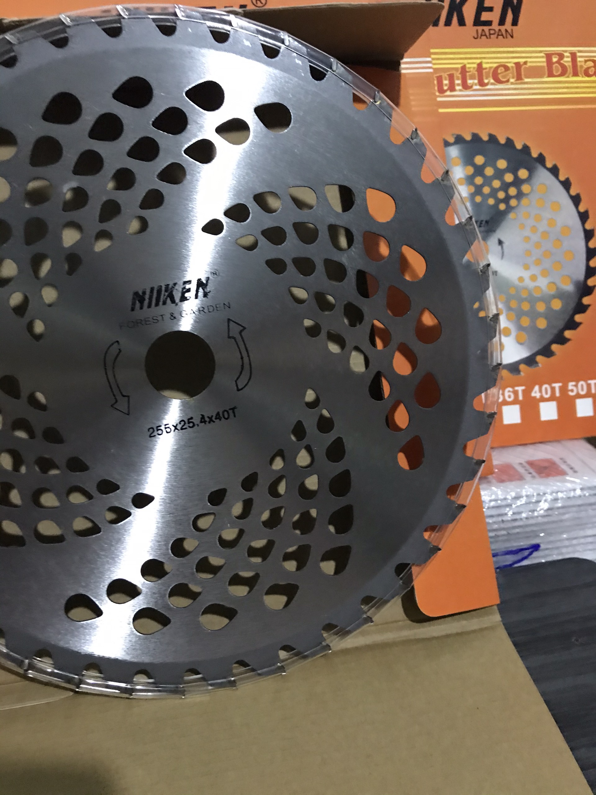 [HCM]LƯỠI CẮT CỎ TRÒN HỢP KIM - NIKEN.. 255MMX40RX25.4MM