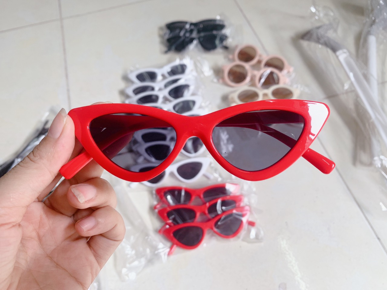 [Hàng có sẵn] Kính mắt mèo cho bé