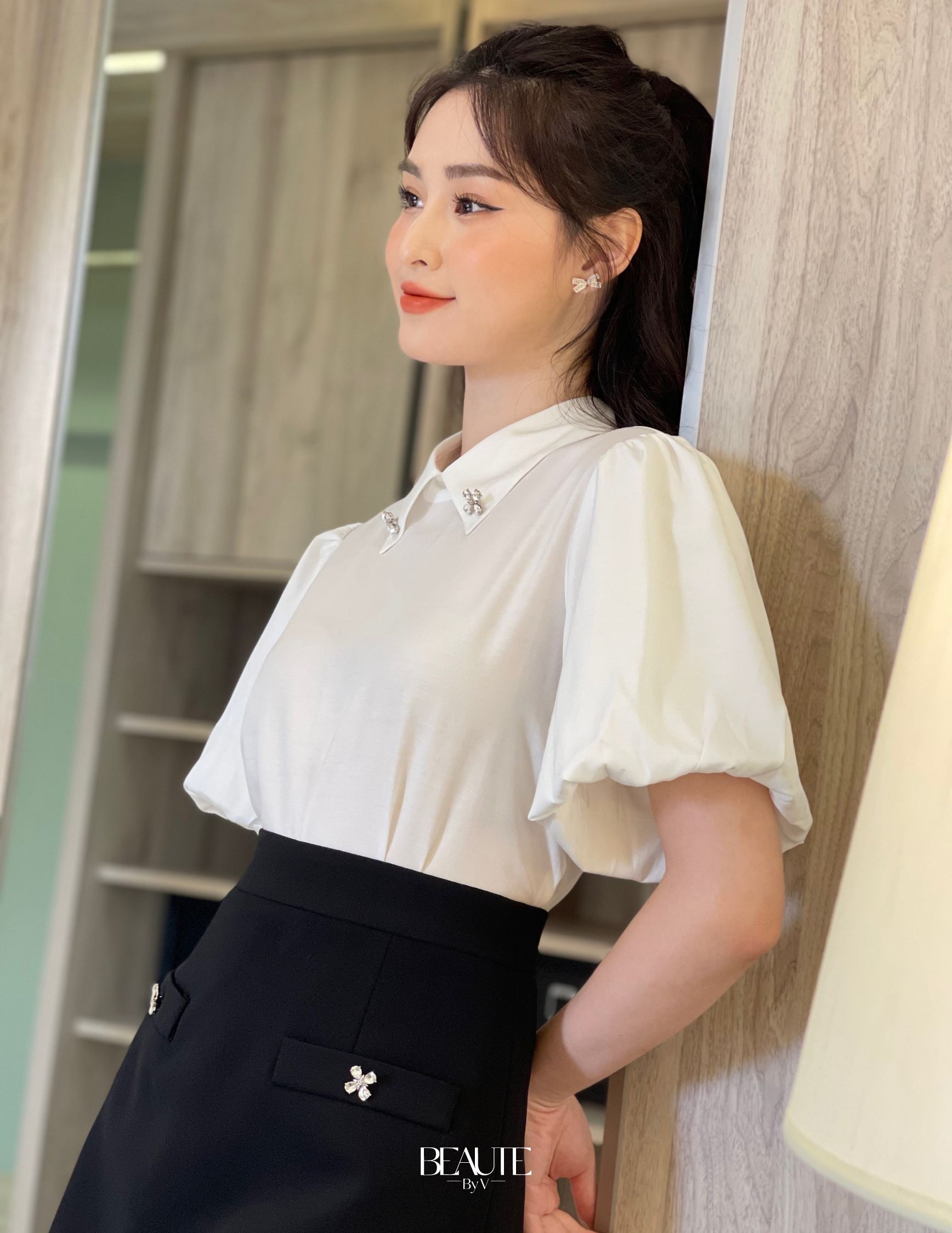 BEAUTEBYV - Áo sơmi nữ đính đá tay bồng Gem
