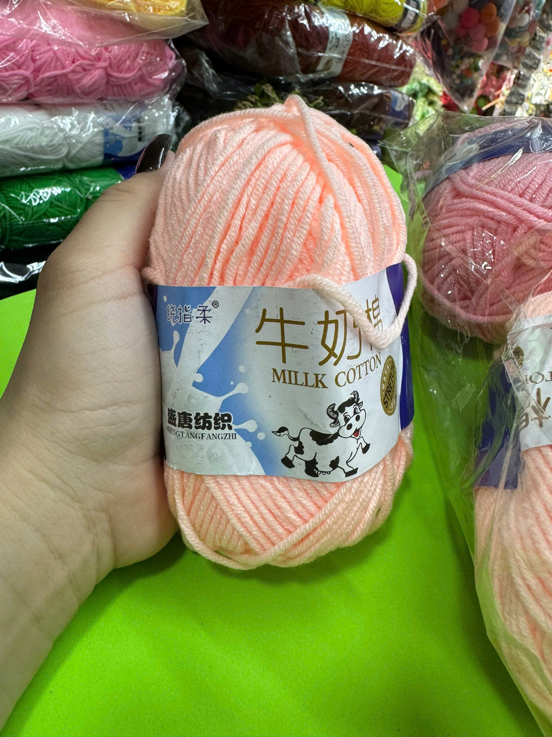 Cuộn len đan móc . Bằng sợi cotton mền mịn chất lượng cao