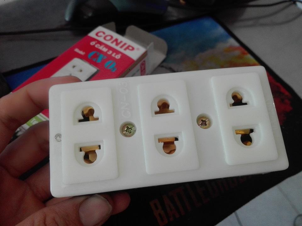 Ổ cắm điện 3 lổ  Conip V2