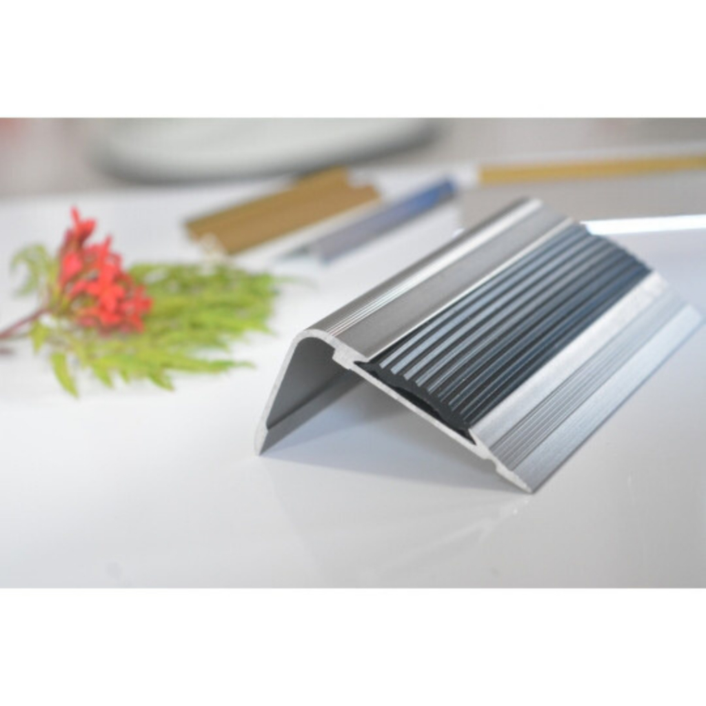 Nẹp nhôm chữ L, nẹp nhôm L55x30, nẹp chống trơn trượt bậc thang nhôm dễ thi công