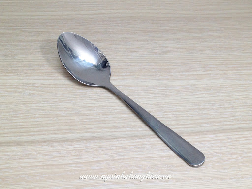 Muỗng ăn xuất dư - Lock & Lock