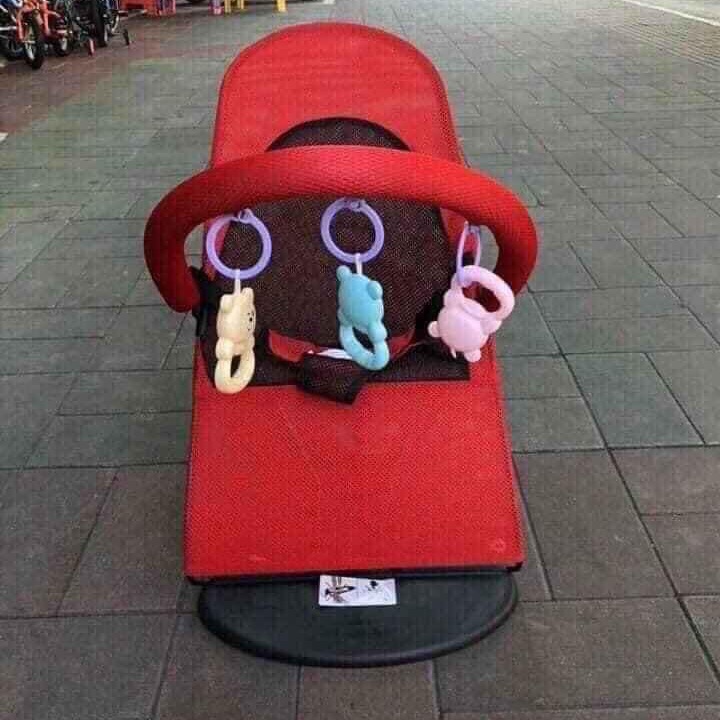 Ghế rung cho bé loại có đồ chơi