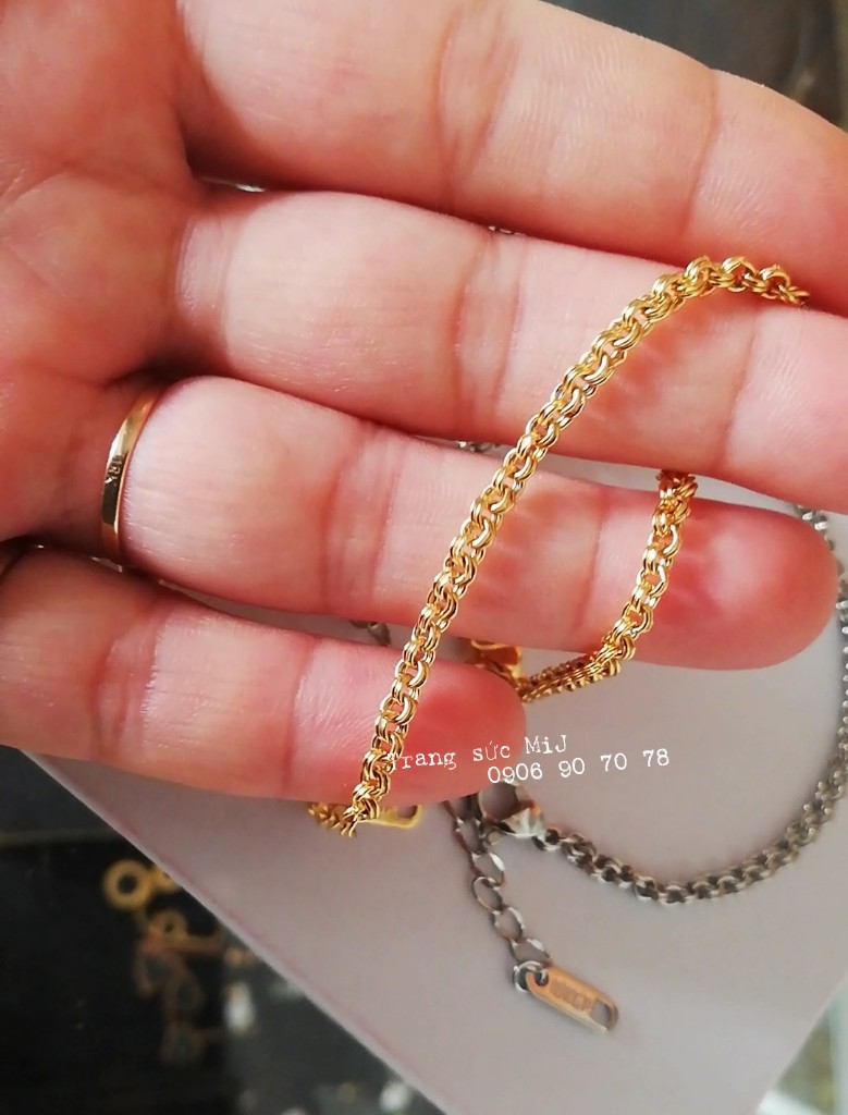Lắc tay titan đơn giản
