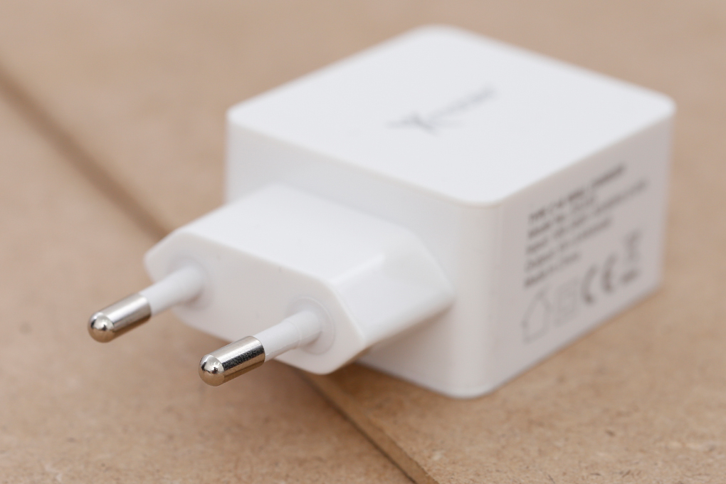 Adapter Sạc 2 cổng USB 2.4A Type-C 3A Xmobile DS165 Trắng