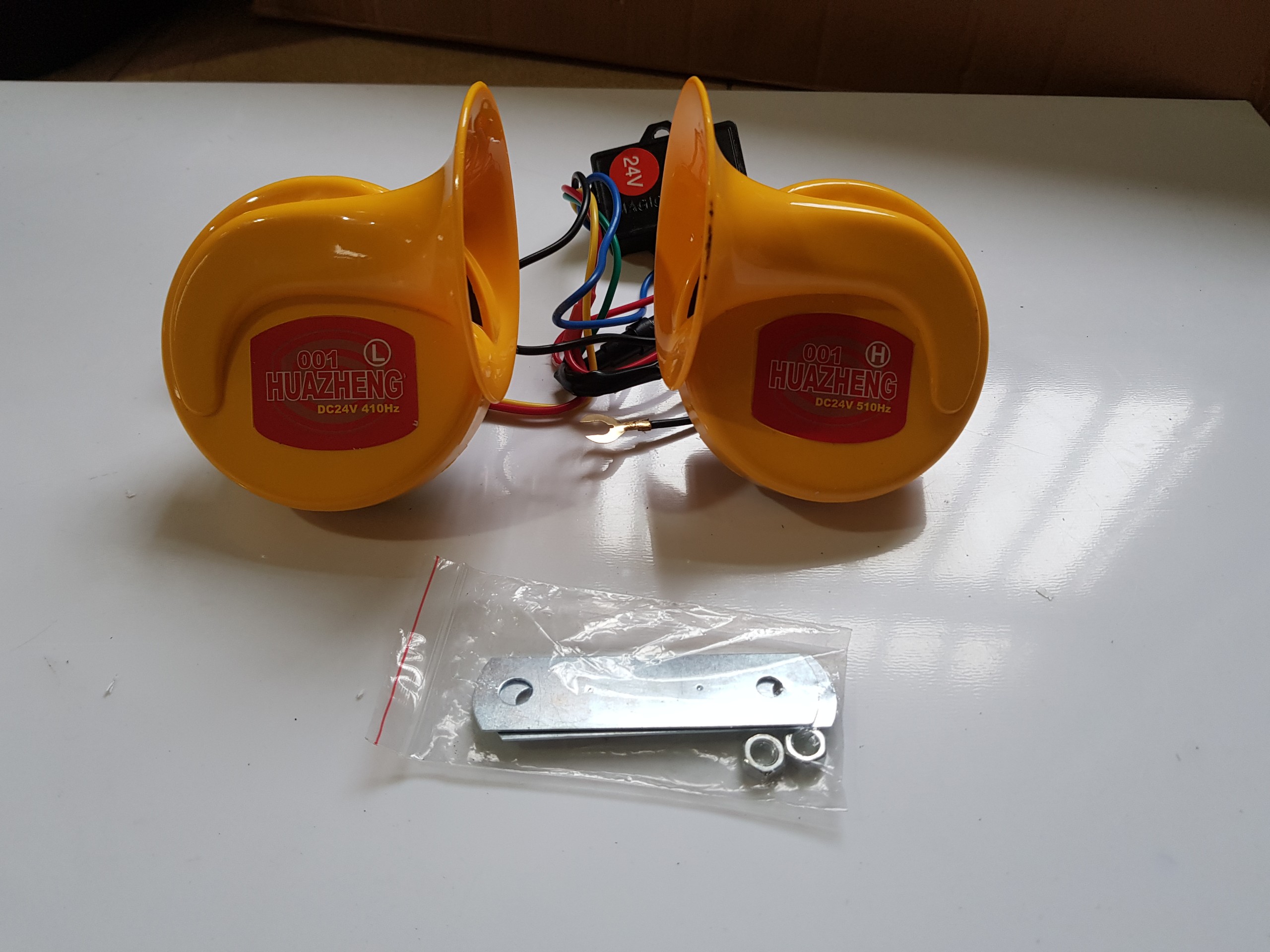 Còi kèn Ngân Ốc Sên Vàng 12V -24V