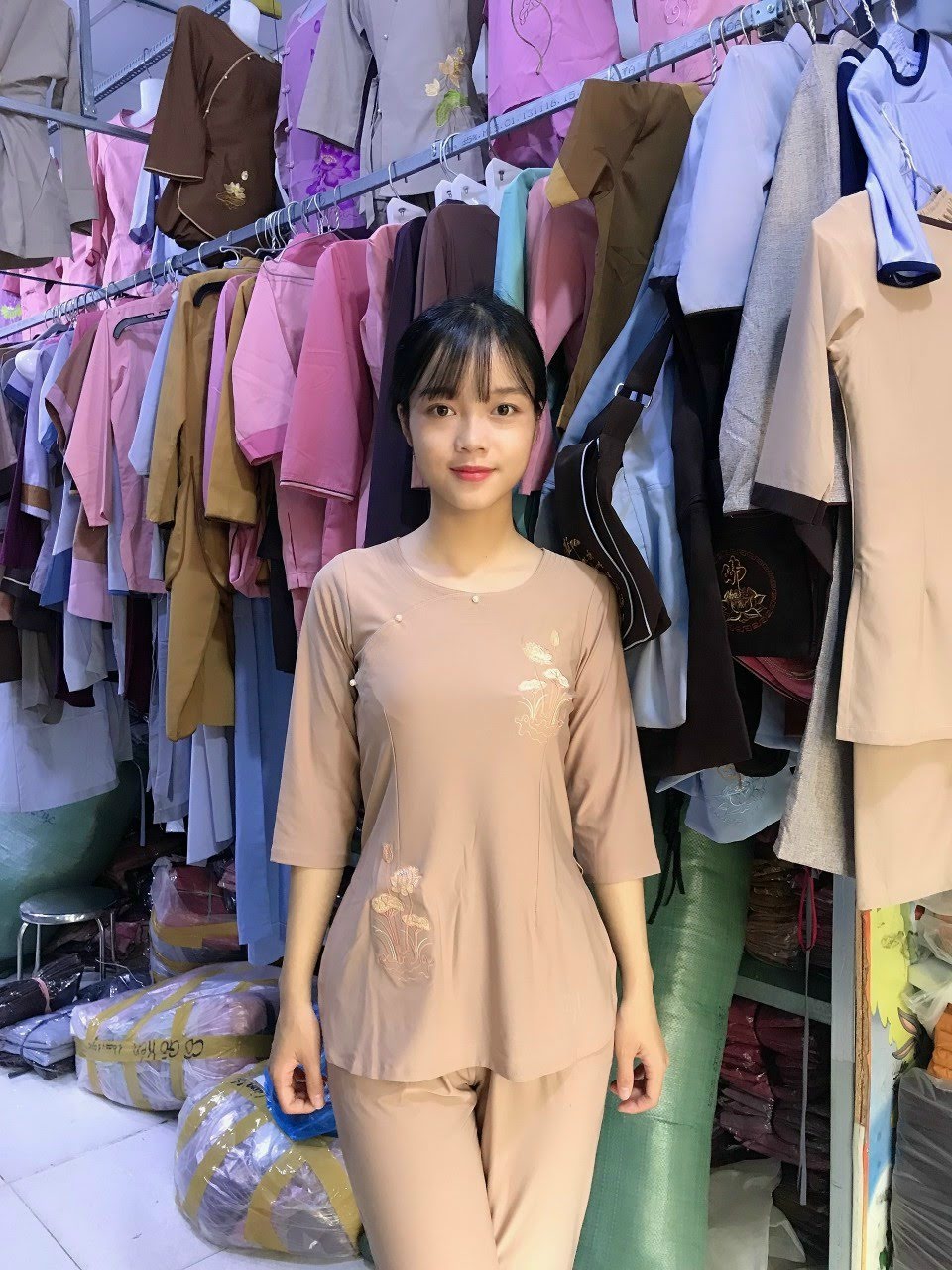 Đồ lam đi chùa, đồ phật tử nữ mẫu Xẩm thun