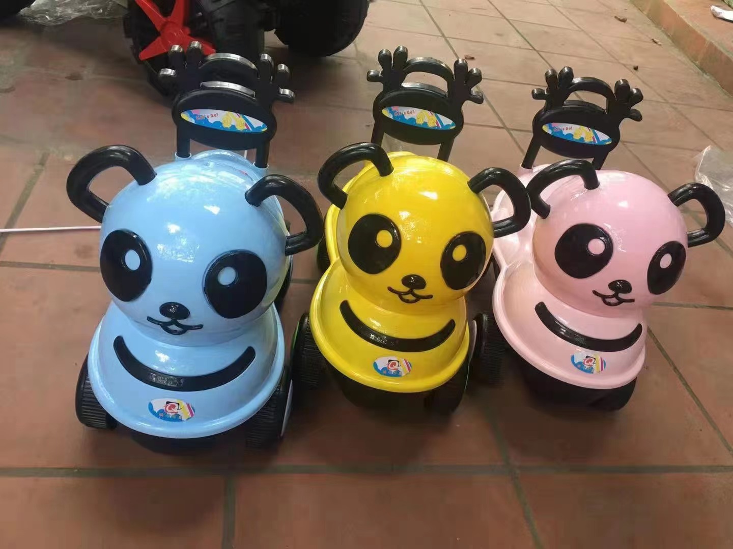 Xe chòi chân hình động vật