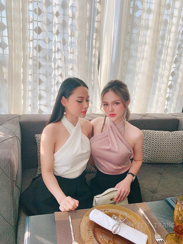 Áo kiểu nữ phối chéo cổ chất phi lụa mềm cực sàn chảnh sexy
