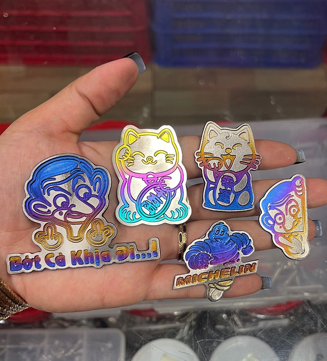 Tem Titan Logo Nhiều Mẫu Trang Trí