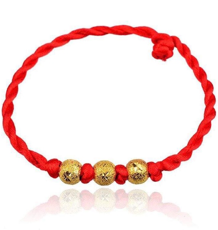 Vòng tay chỉ đỏ 3 hạt vàng