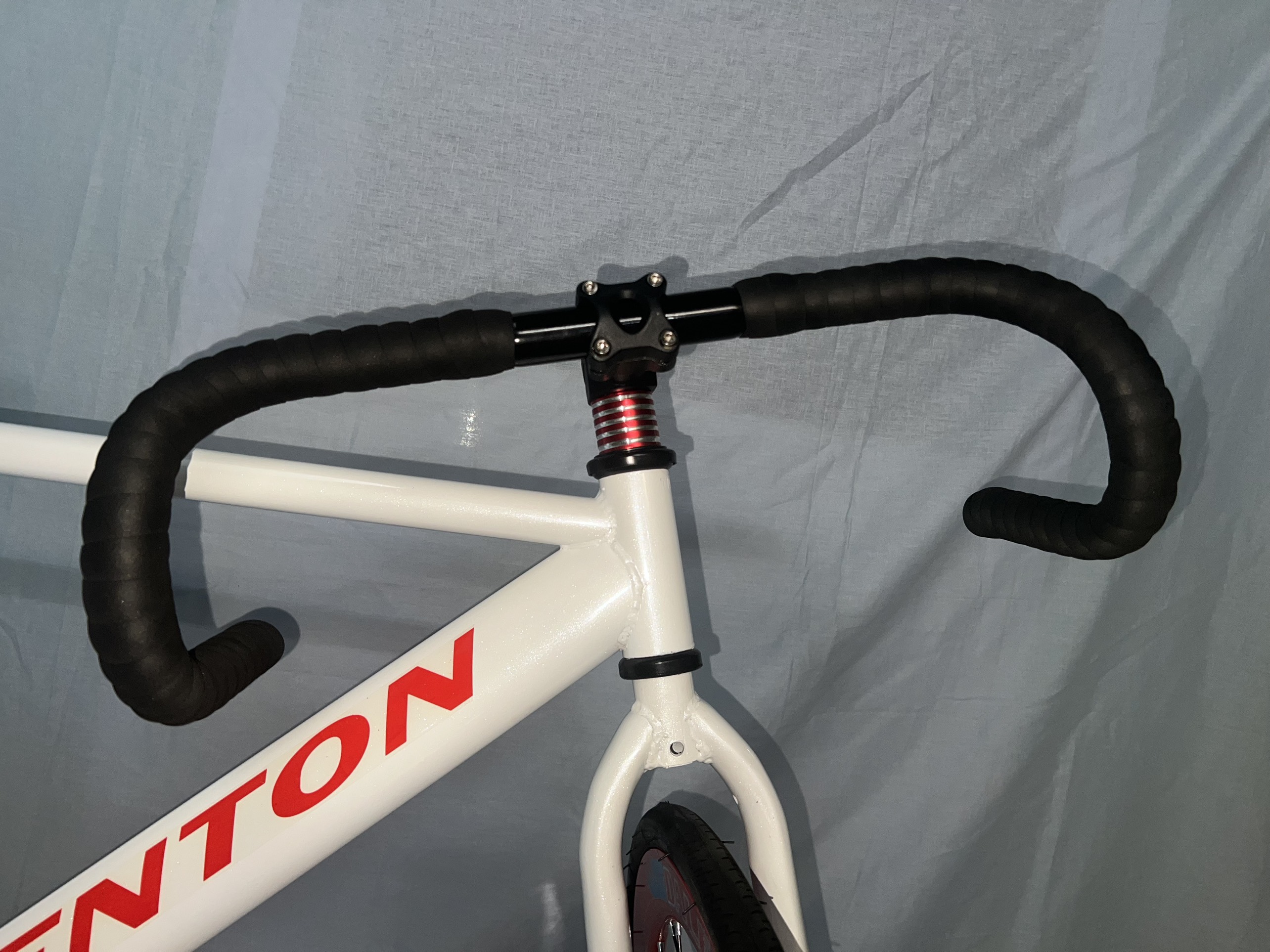 Xe đạp Fixed single - AVENTON - White and Red