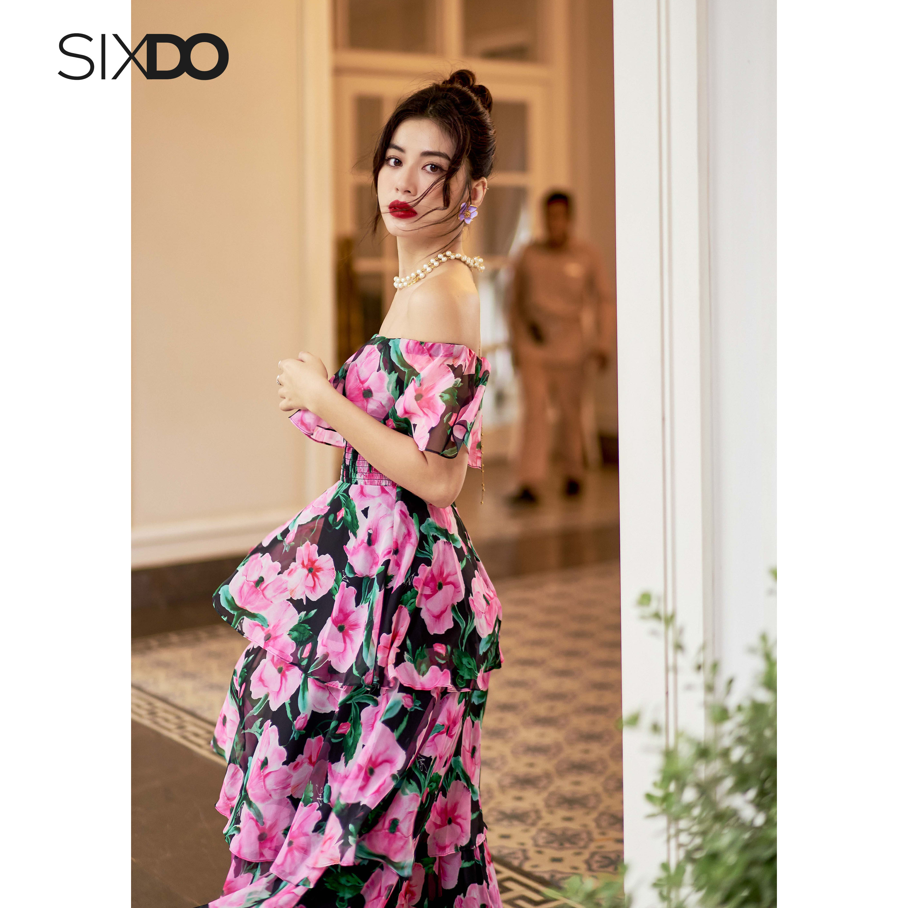 Đầm voan hoa trễ vai xếp tầng SIXDO (Black Cherry Blossom Midi Voile Dress)