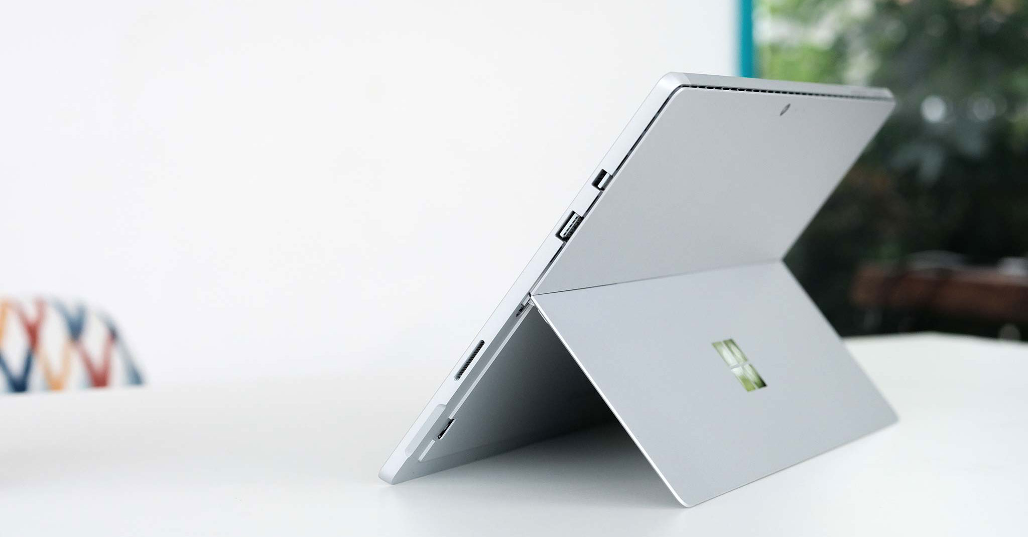 Microsoft Surface Pro 5 Nhập Khẩu Mỹ |Tặng kèm phím sạc chính hãng , Core I5 ,i7 7300U 4GB/8GB ram SSD 128GB/256GB màn hình 3K  Tại Playmobile