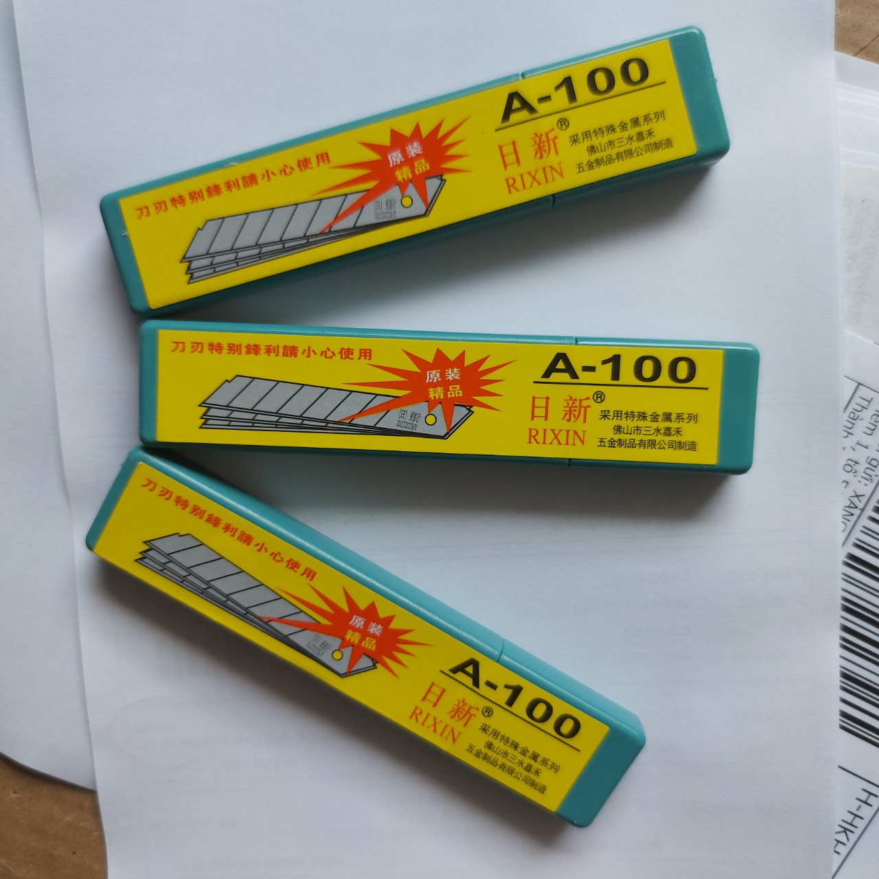 HỘP 10 LƯỠI DAO RỌC GIẤY LỚN A100